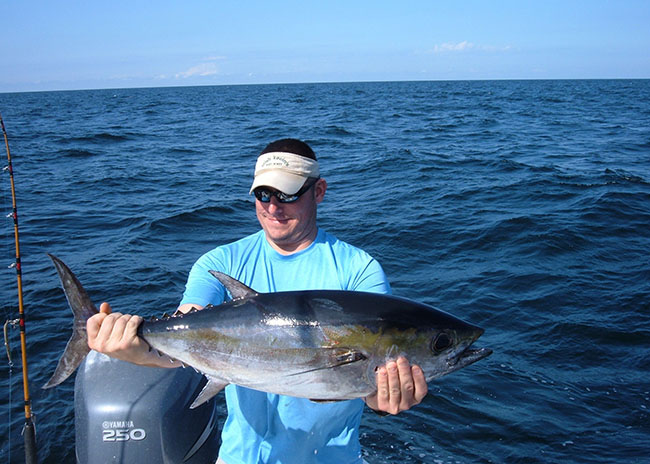 David surprised by catching a fish in his first time fishing in Cozumel.